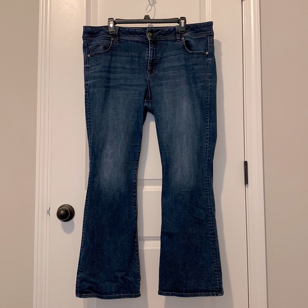 Womens American Eagle Super Stretch Kick boot Jeans.